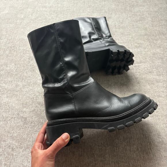 Schutz Black Leather Boots
Size: 8.5
Great condition, some signs of wear - Picture 1 of 5